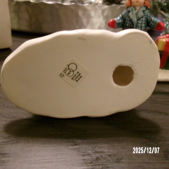 Department 56 Original Snow Village Kids With Gifts Figurines 5096- w/ box - Picture 5 of 6